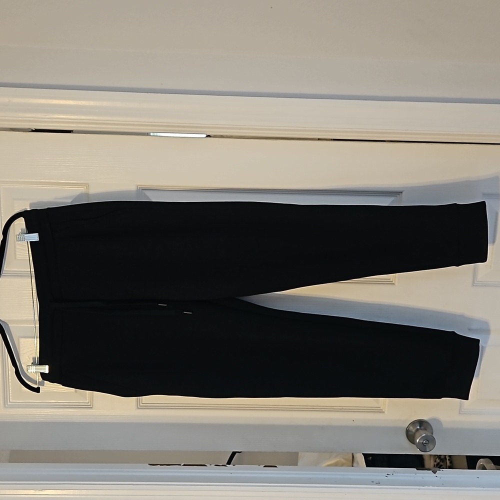 NWT. 32° Degree Heat men's sweatpants. Sizes medium. Color black